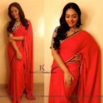 Plain-sarees-with-designer-blouse-combinations (9)