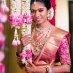 contrasting-blouses-for-pink-silk-sarees (13)
