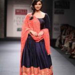 pretty-lehenga-blouse-designs-by-manish-malhotra (9)