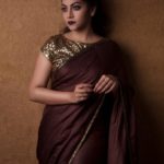 how-to-make-plain-sarees-beautiful (12)