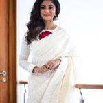 saree-blouse-designs-to-look-slim (6)