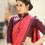saree-blouse-designs-to-look-slim (8)