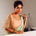 saree-blouse-designs-to-look-slim (9)