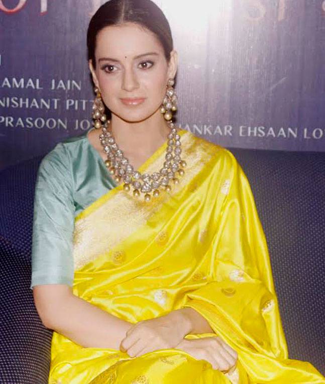 Contrast Blouses For Yellow Saree