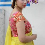 contrast-blouses-for-yellow-saree (6)