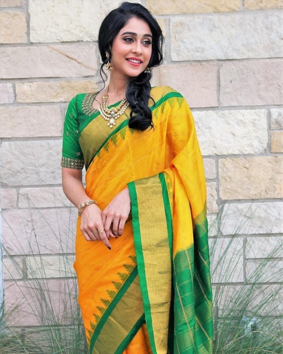 Contrast Blouses For Yellow Saree