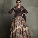 full-sleeve-blouse-designs-for-lehenga (17)