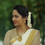 Kerala-onam-saree-blouse-neck-designs (20)