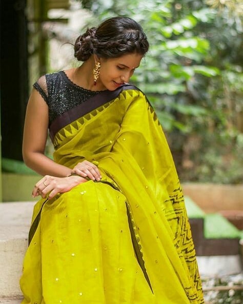 Which blouse color suits a bottle green saree? - Quora
