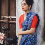 how-to-wear-indigo-saree (4)