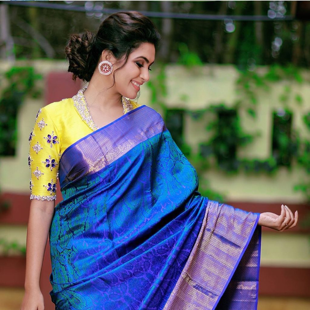 The Trend of Wearing Sarees With Mismatched Blouses
