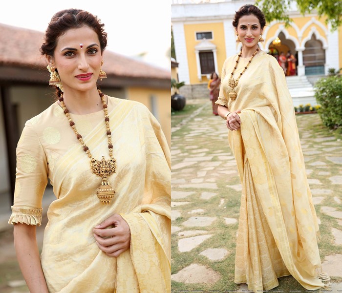 silk-sarees-with-high-neck-blouse-designs (6)