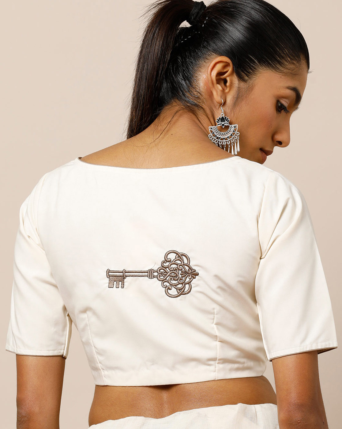 blouse-back-with-embroidery-designs-2019 (22)