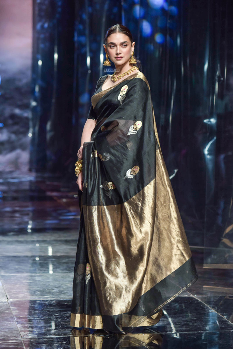 Aditi Rao Hydari Walks The Ramp At The ‘Delhi Fashion Week 201