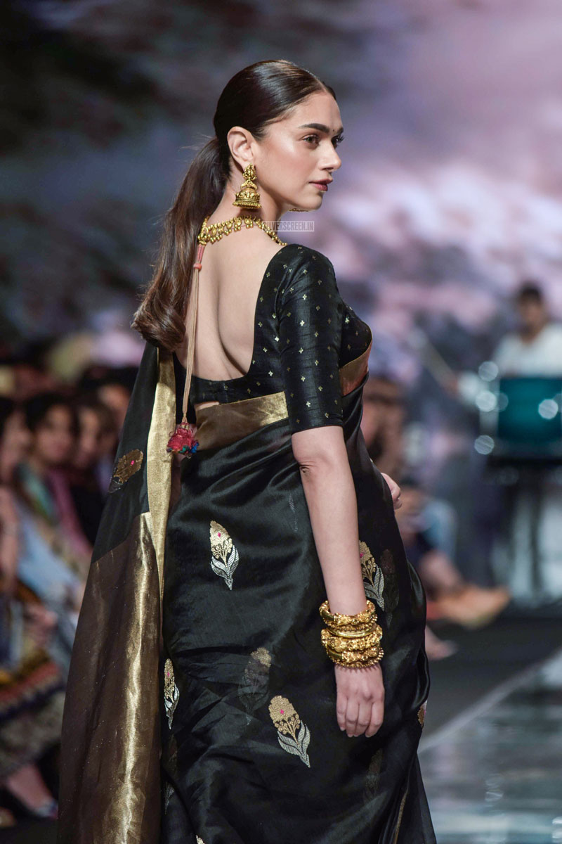 Aditi Rao Hydari Walks The Ramp At The ‘Delhi Fashion Week 201