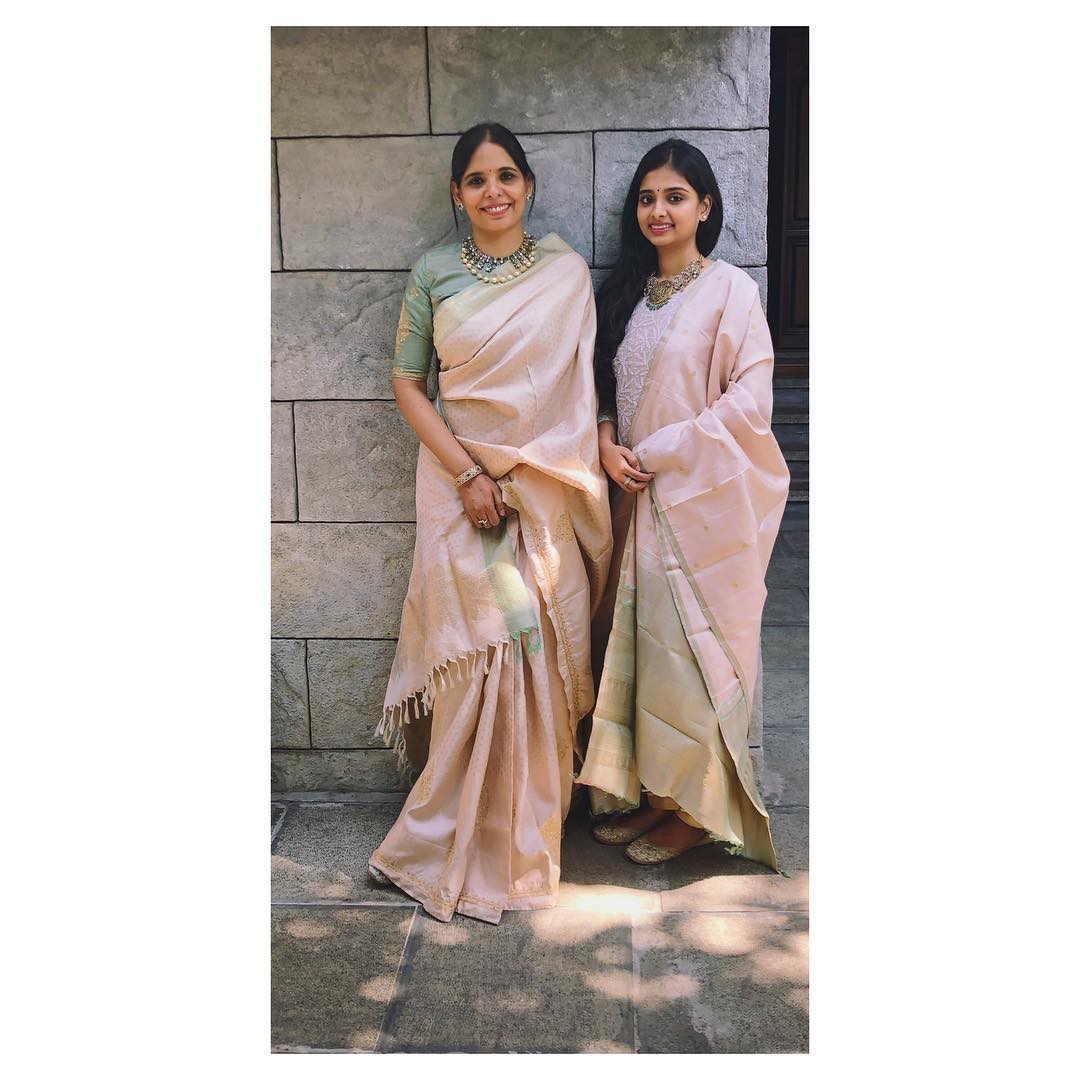 how-to-wear-neutral-shade-sarees (15)