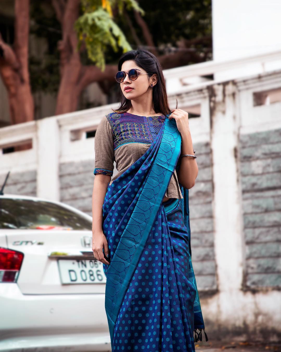 loose-fit-saree-blouse-designs (4)