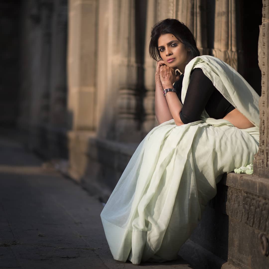 plain-sarees-with-designer-blouses-2019 (3)