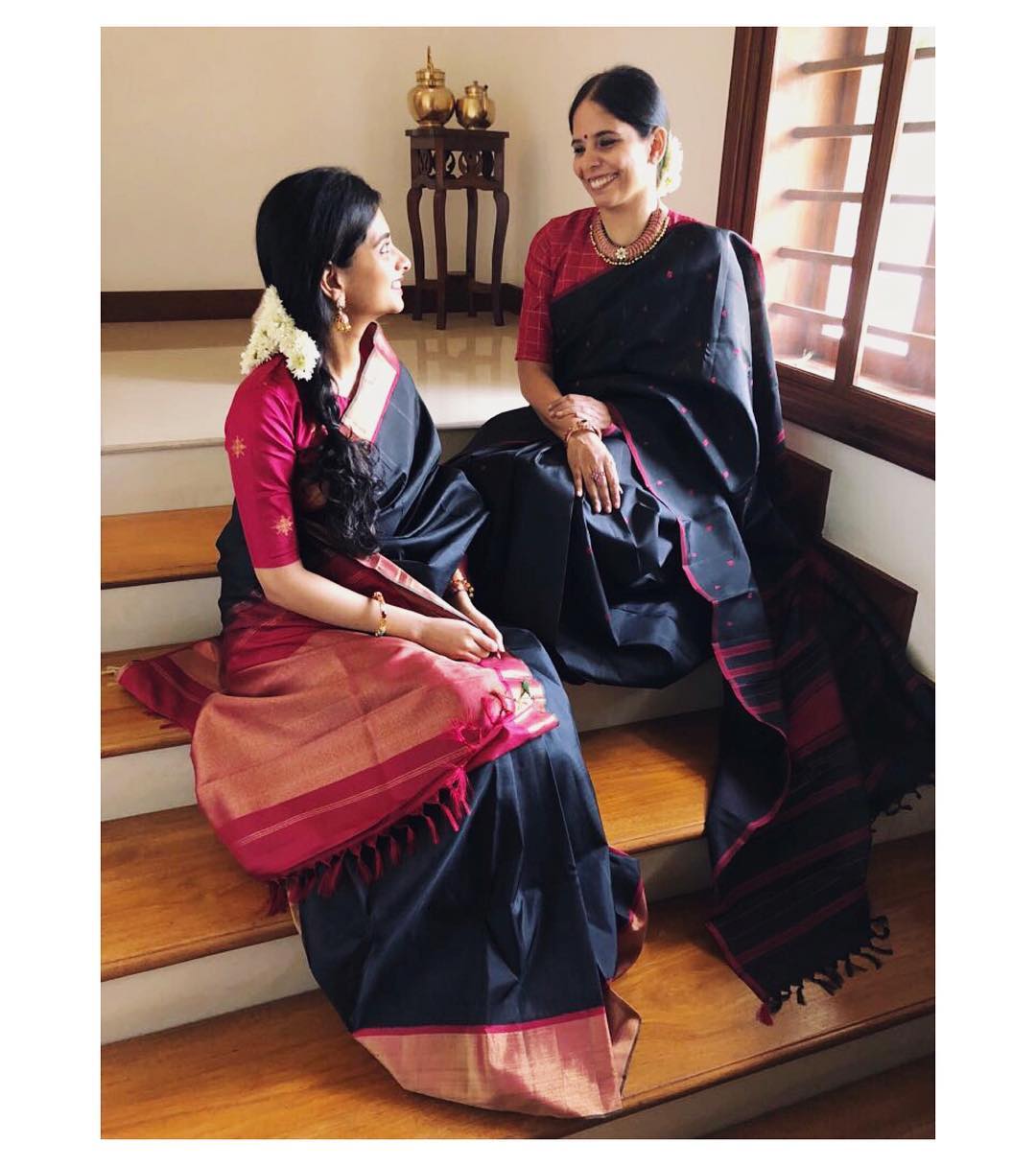 how-to-style-black-saree (1)