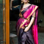 how-to-style-black-saree (10)