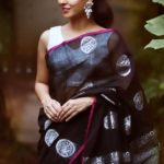 how-to-style-black-saree (9)