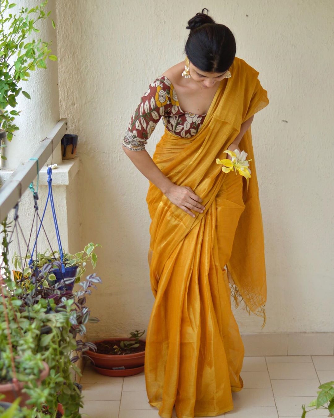 light-weight-party-wear-summer-sarees (13)
