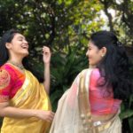 sarees-with-sisters (2)