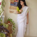 White-Saree-and-contrast-blouse(14)