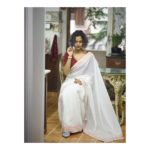 White-Saree-and-contrast-blouse(3)