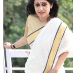 White-Saree-and-contrast-blouse(4)