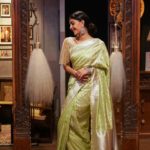 latest-silk-sarees-blouse-designs-14