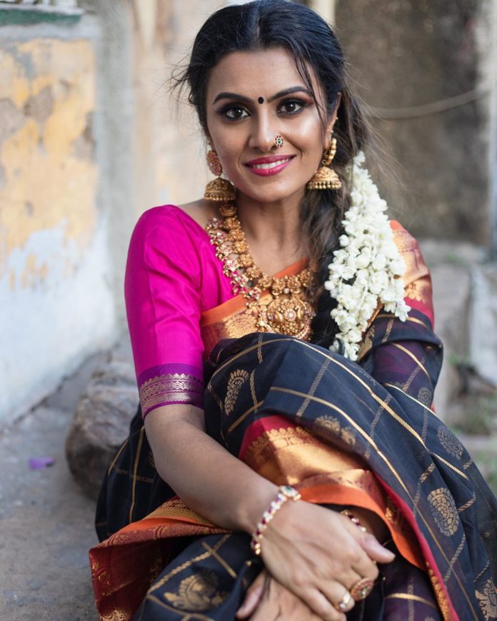 This Instagrammer Will Make You Fall In Love With Sarees All Over Again