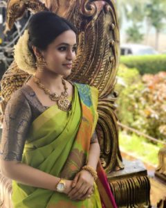 This Instagrammer Reveals All The Secrets of Styling A Simple Saree ...