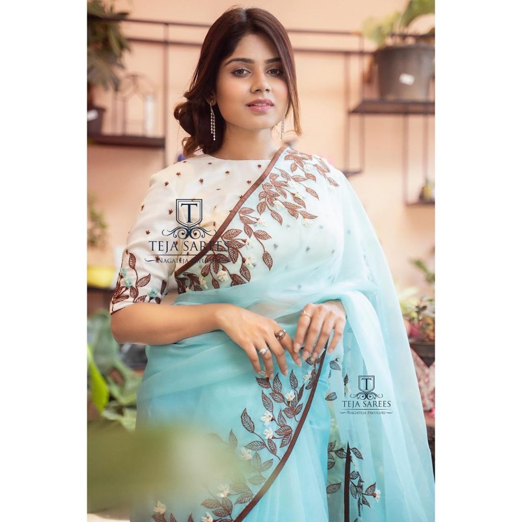 designer-sarees-for-summer-wedding-3