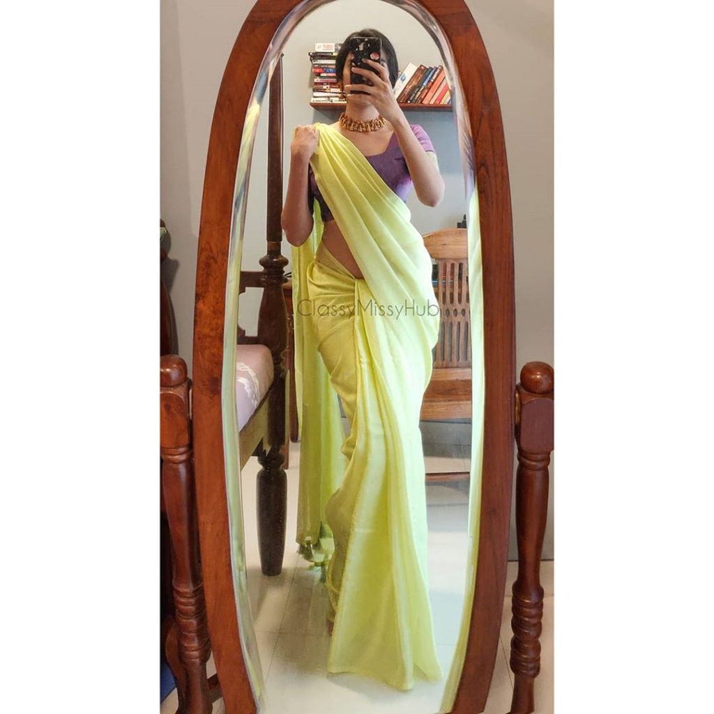 plain-saree-wearing-style