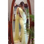 plain-saree-wearing-style-7