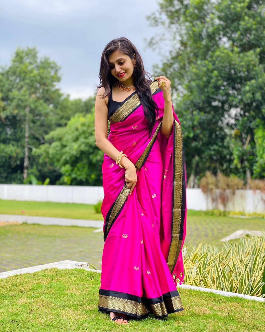 Jennifer Winget in saree photoshoot of Vipul Fashions. Photo