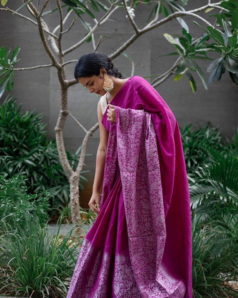 Trendy Minimalistic Sarees You Will Love To Wear Again! Saree Stylish