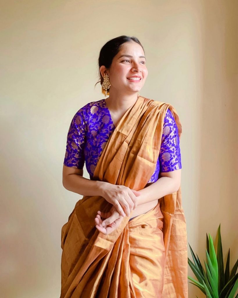 Stalk This Instagrammer To Get Some Saree Styling Tips! Saree Stylish